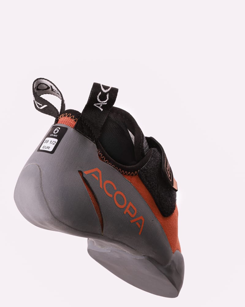 Zapato de renta Acopa Gym Fly, vista del talón con etiqueta de talla